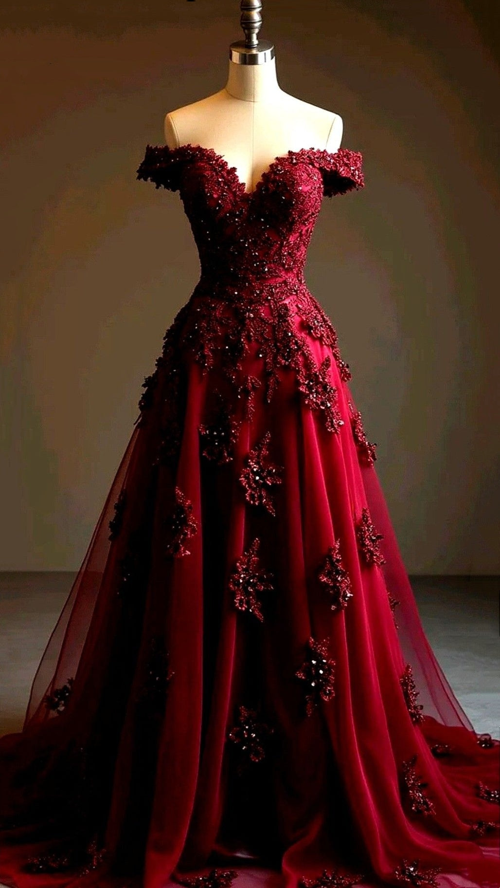 NiceVestidos-_Red, Gorgeous, Delicately Embellished, Long Tulle Ball Gown With Floral And Beaded Details NV6059