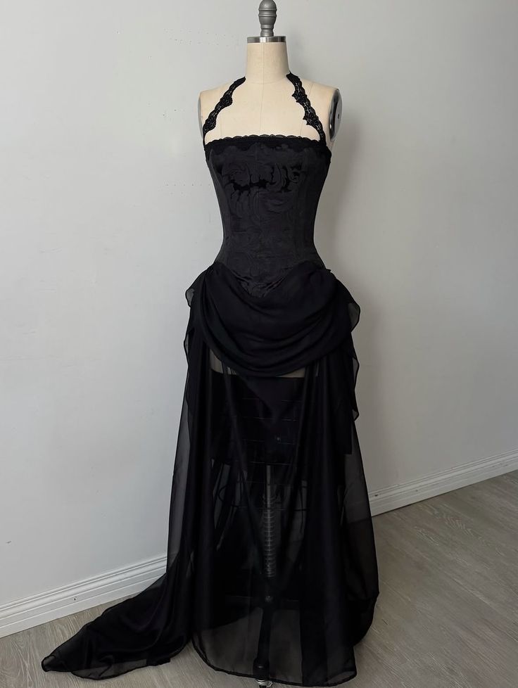 Robe longue en dentelle noire à col halter et fente haute NV6245