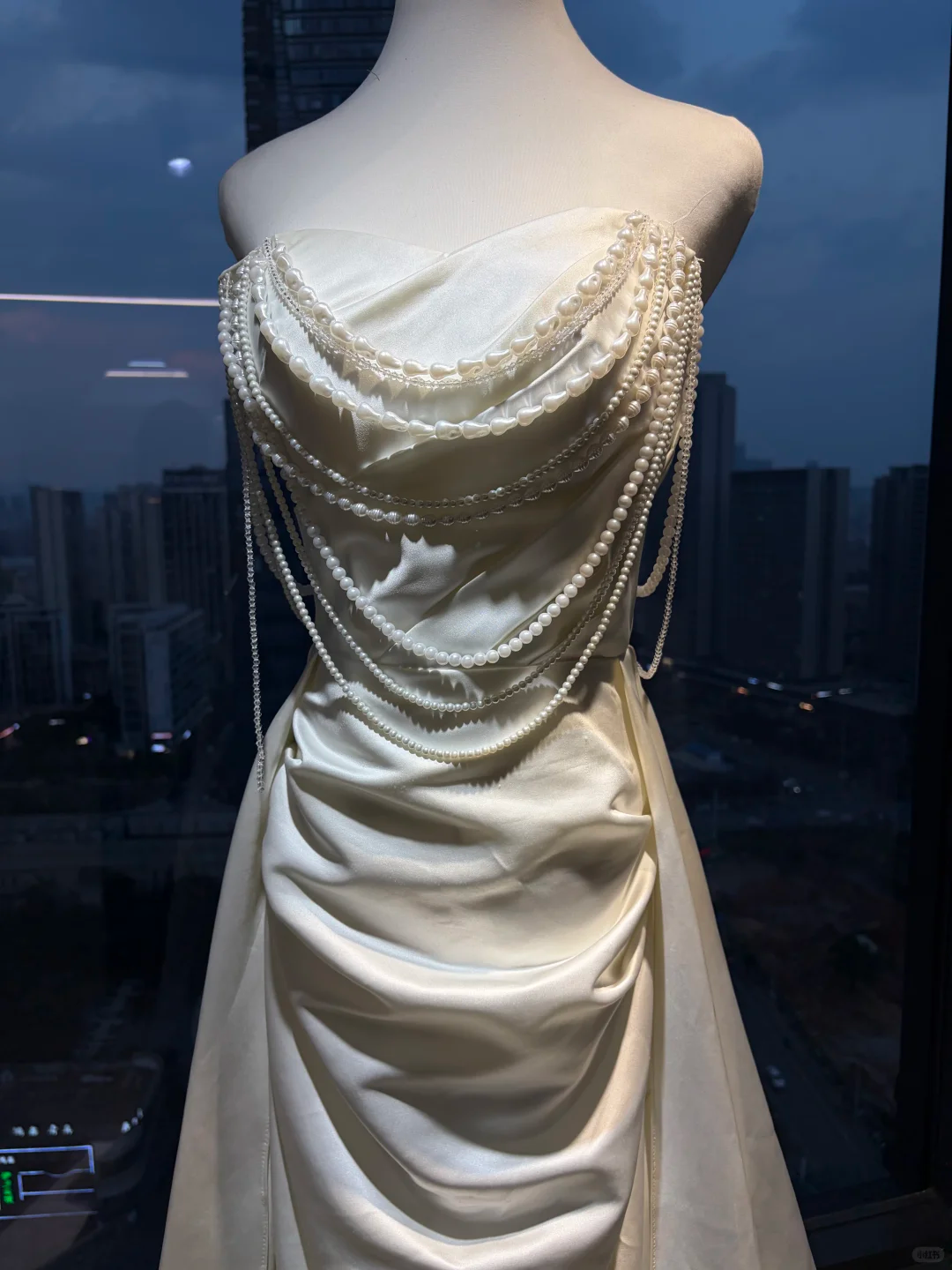 Strapless White Satin Mermaid Wedding Gown Draped Pearl Chains Ruched Skirt Long Train Formal Evening Dress NV6981