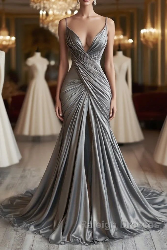 Robe de soirée élégante et raffinée à fines bretelles et décolleté plongeant | Robe longue sirène froncée en satin gris argenté, idéale pour un gala, un tapis rouge ou un événement professionnel haut de gamme (NV6277)