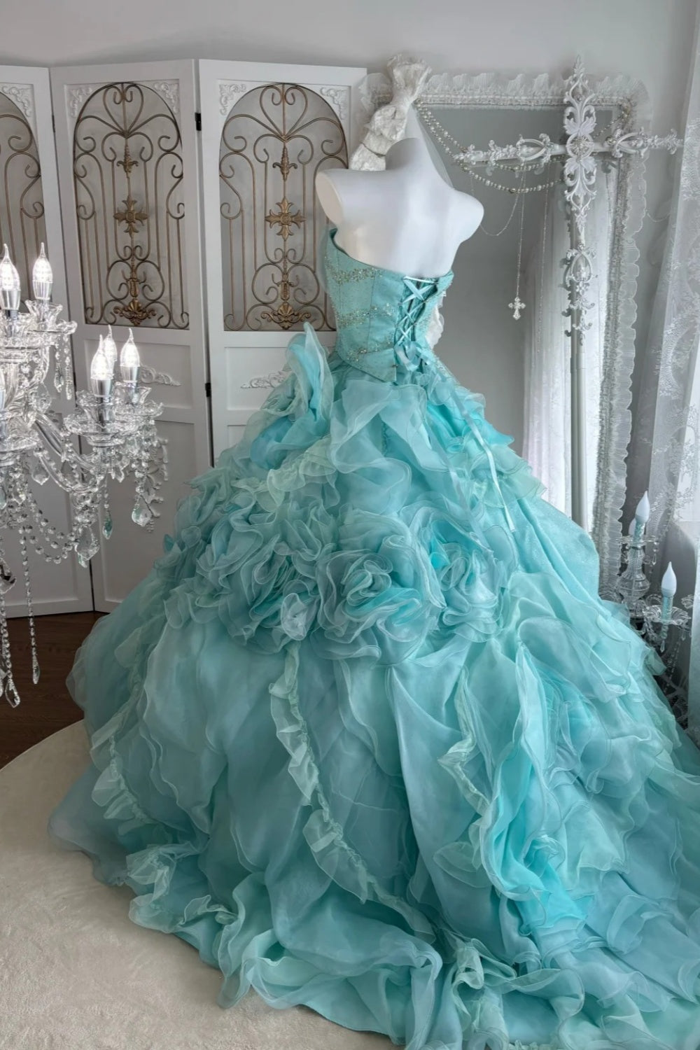 Robe de bal bustier Mint Enchantment à fleurs 3D perlées, traîne à volants superposés NV6845
