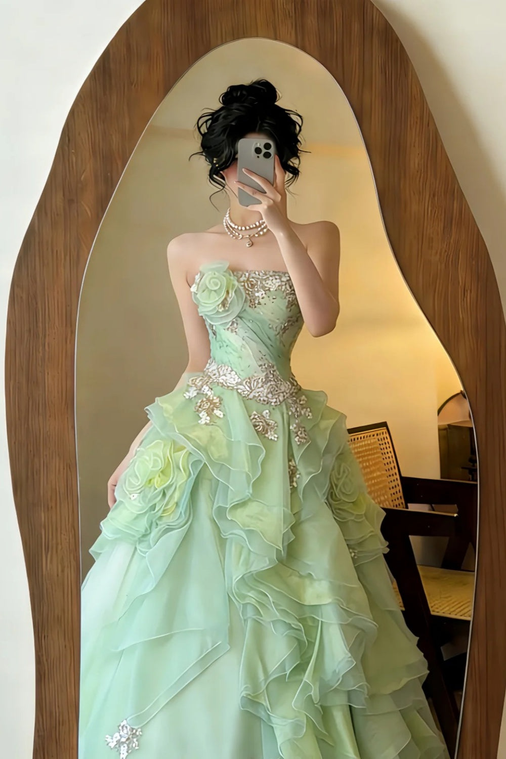 Robe de bal bustier en organza vert menthe avec détails floraux 3D et sequins NV6555