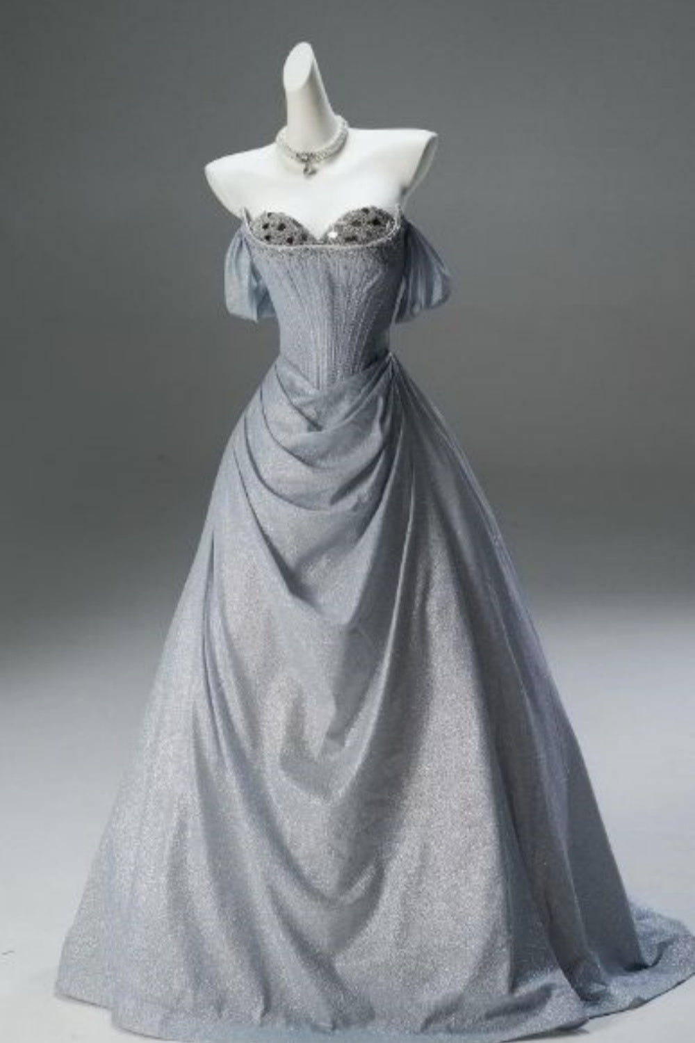 Robe de bal de luxe à paillettes argentées et grises, style cour, épaules dénudées - Robe de soirée et de bal sur le thème des étoiles NV6387