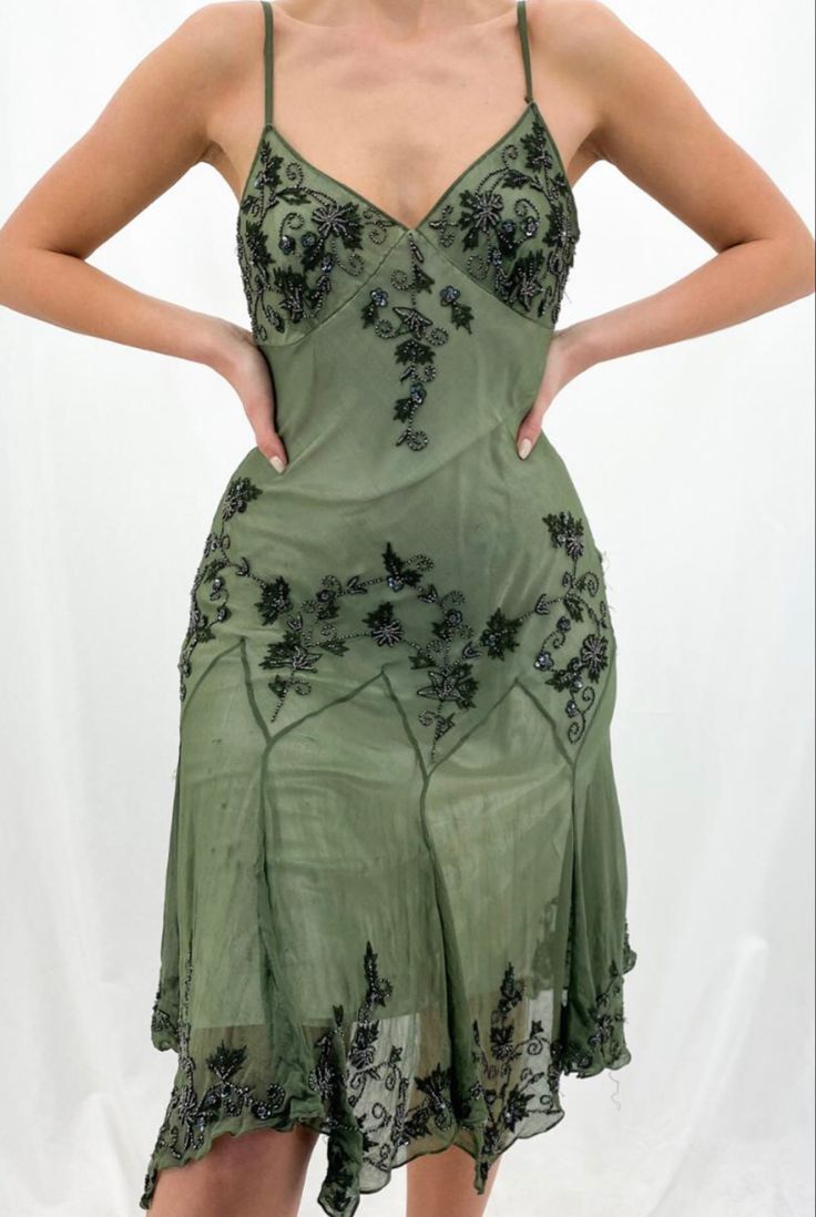 Green Vintage Fashion Spaghetti Straps Exquisite Beading V Neck Long Elegant Ball Gown Evening Dress Party Dress nv3552