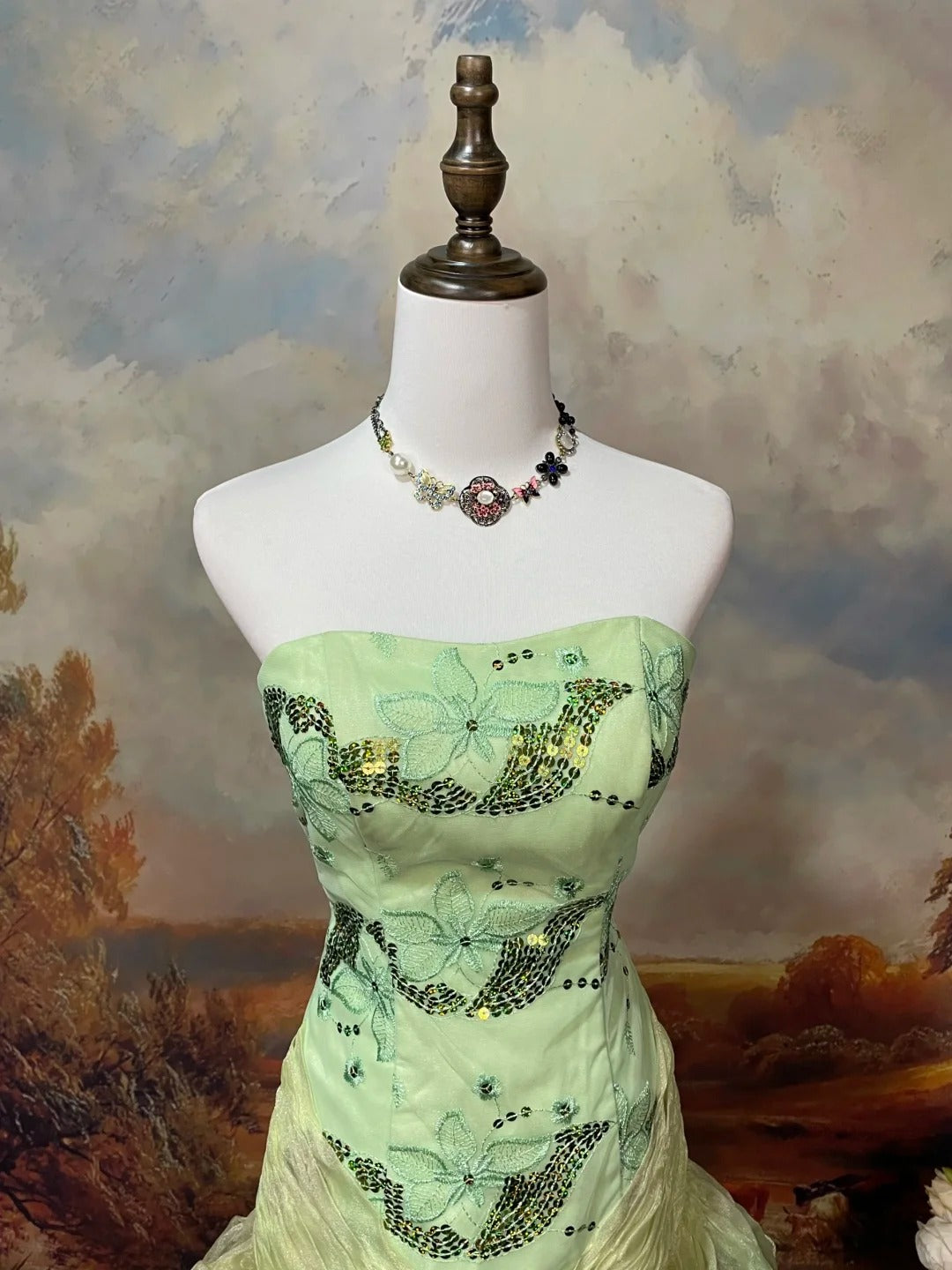 Green Elegant Vintage Fashion Exquisite Floral Beaded Long tulle Floor Length Ball Gown Evening Gown Prom Dress nv4081