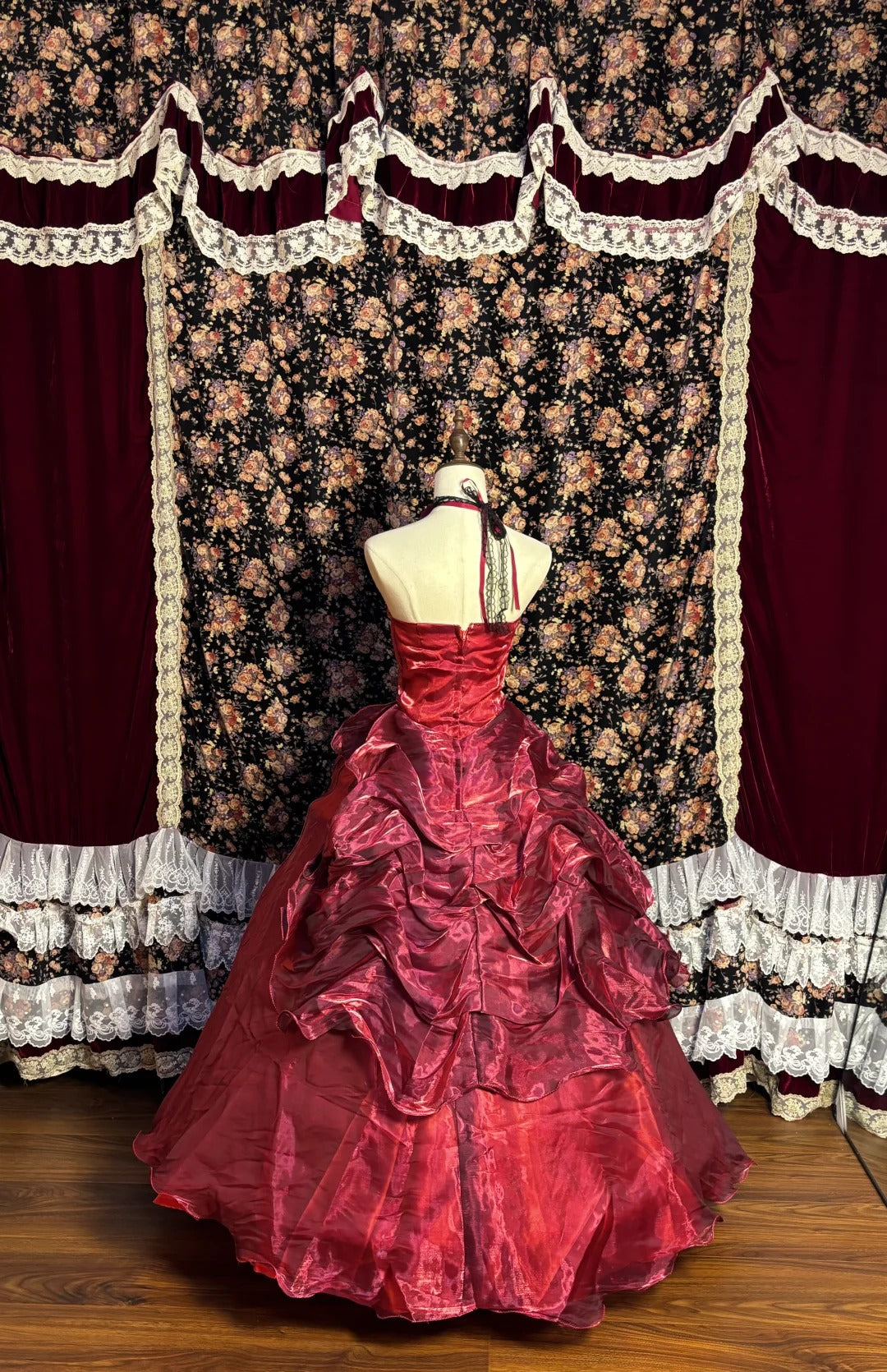 Red Gorgeous Sparkly Delicate Floral Appliqué Long Tulle Floor Length Ball Gown Evening Gown nv4017
