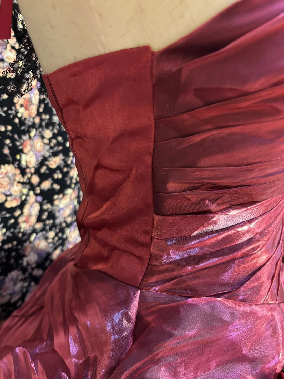 Red Gorgeous Sparkly Delicate Floral Appliqué Long Tulle Floor Length Ball Gown Evening Gown nv4017
