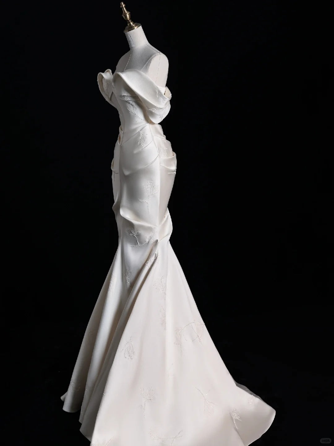 White Gorgeous Exquisite Beaded Long Satin Floor Length Mermaid Slim Ball Gown Evening Gown Wedding Dress nv4124