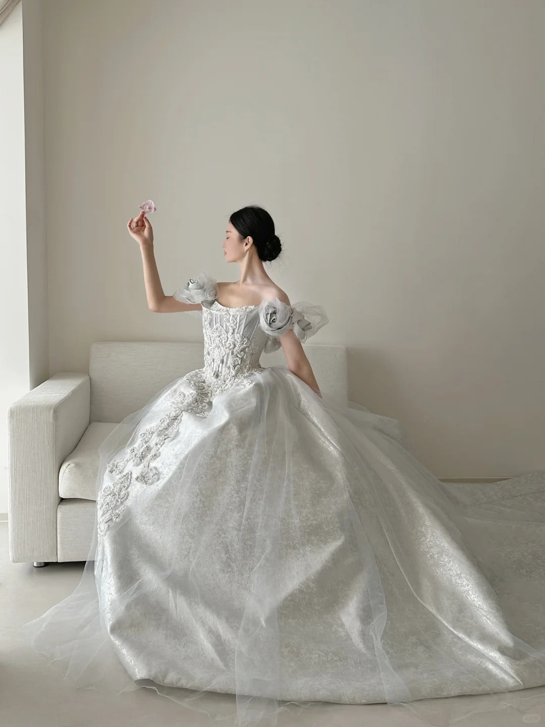 White Gorgeous Exquisite Beaded Floral Long Floor Length Train Satin Ball Gown Evening Gown Wedding Dress nv4069