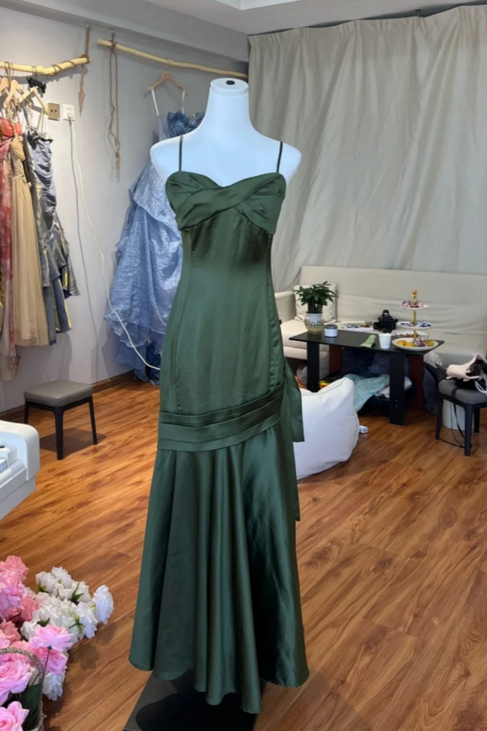 Robe de bal longue et élégante en satin vert NV6650