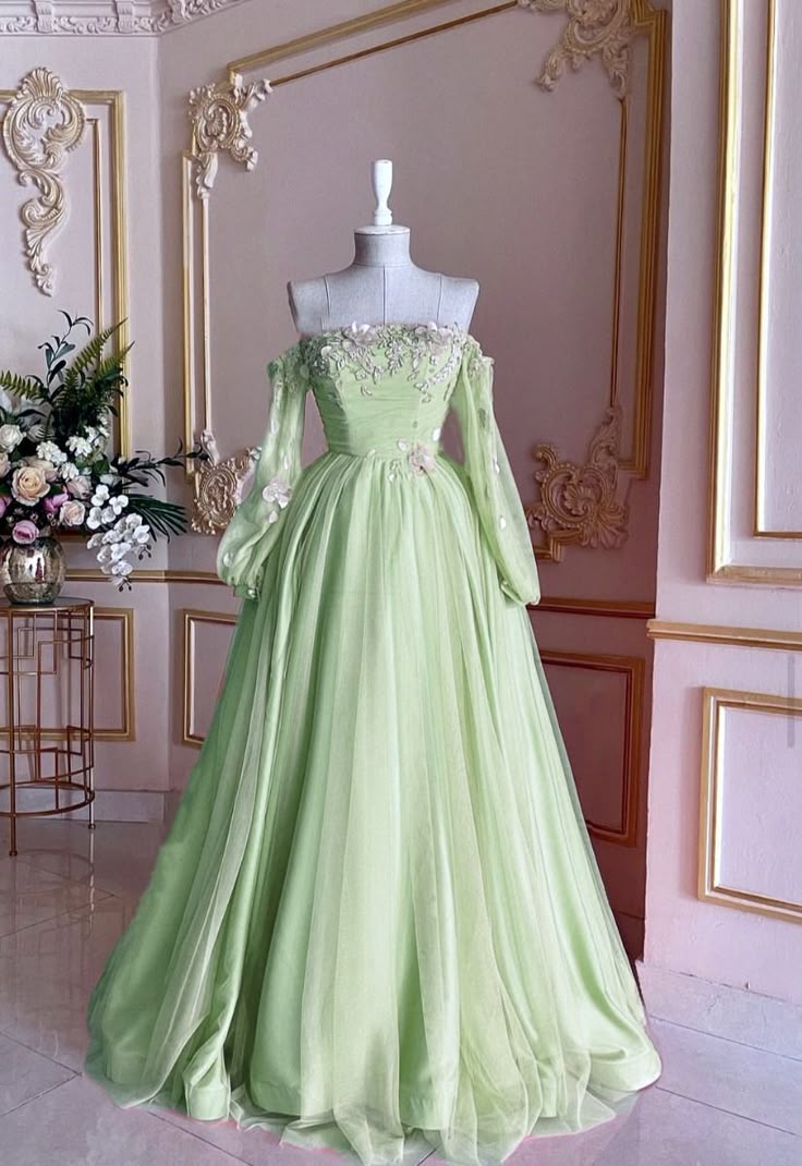 Green Gorgeous Exquisite Beaded Long Tulle Ball Gown Evening Gown nv4169