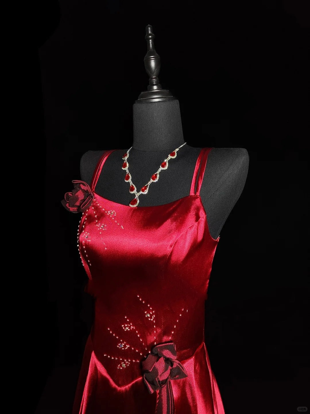 Red Gorgeous Vintage Elegant Delicate Floral Beaded Long Satin Prom Dress Evening Dress Party Dress Prom Dress nv3963