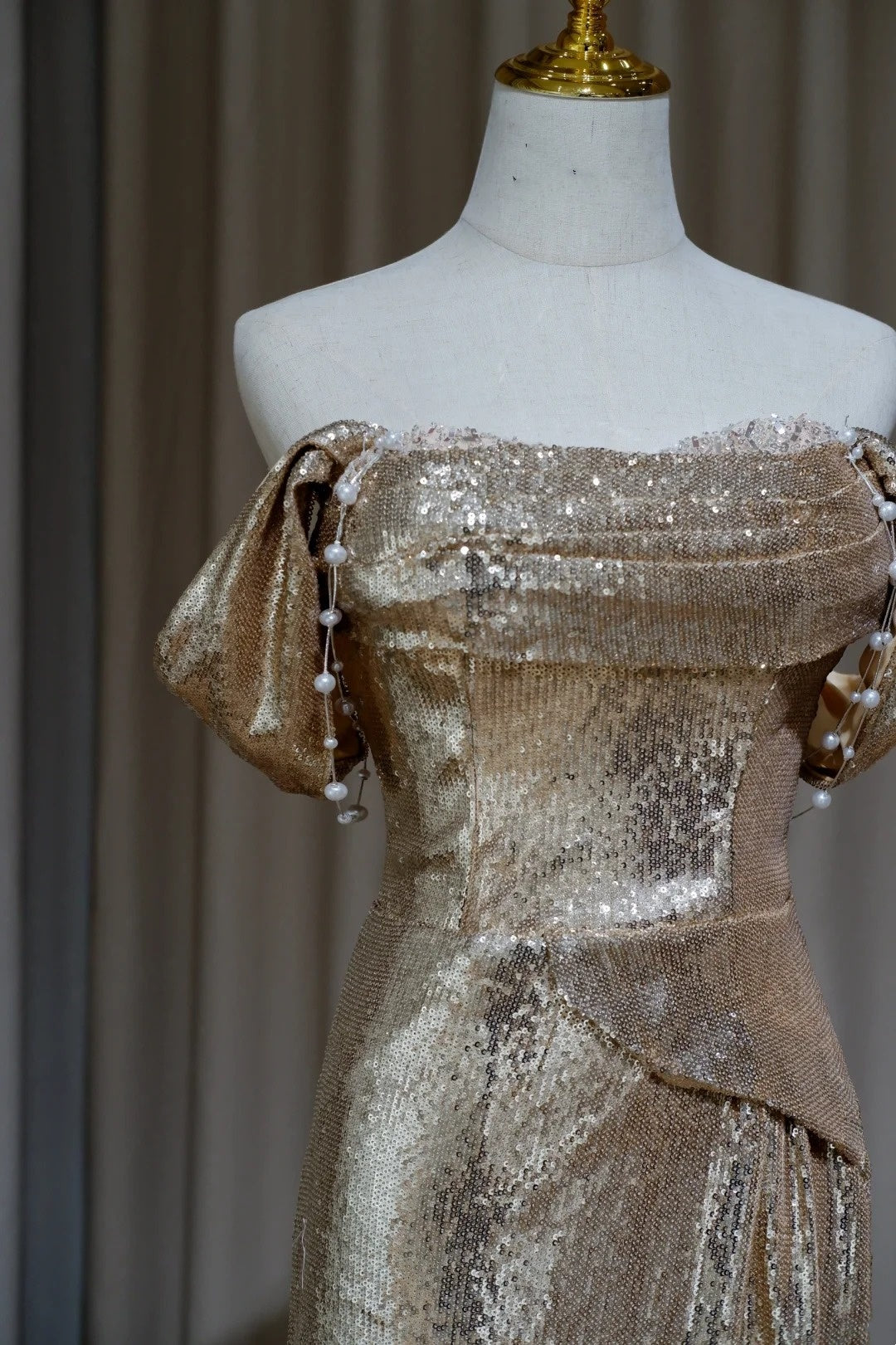 NiceVestidos-_Gold sequined long shimmering formal ball gown NV5994