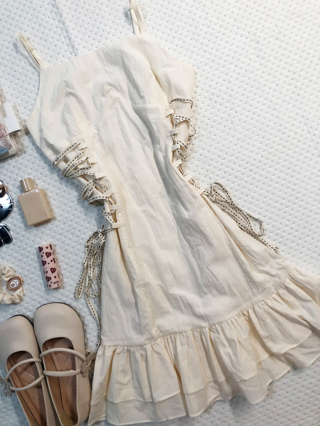 Cream White Spaghetti Strap Short Homecoming Dress Square Neck Side Lace Up Ruffle Hem Vintage Cocktail Gown NV6914