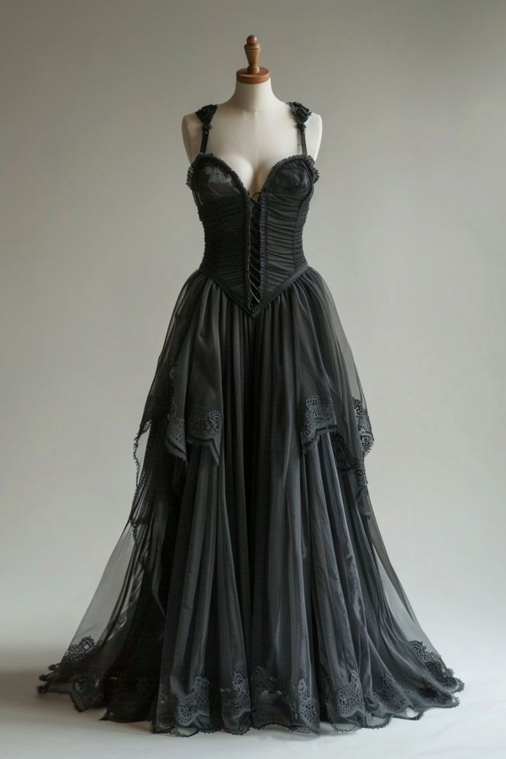 Robe de bal longue à fines bretelles style gothique romantique | Robe de bal noire en tulle et dentelle multicouches pour soirée rétro ou dîner chic NV6280