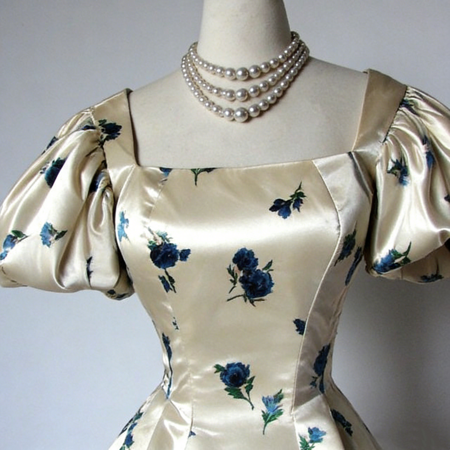 Robe midi bleu satiné à manches bouffantes et col carré, style rétro, idéale pour une soirée légère ou un rendez-vous amoureux (NV6804)