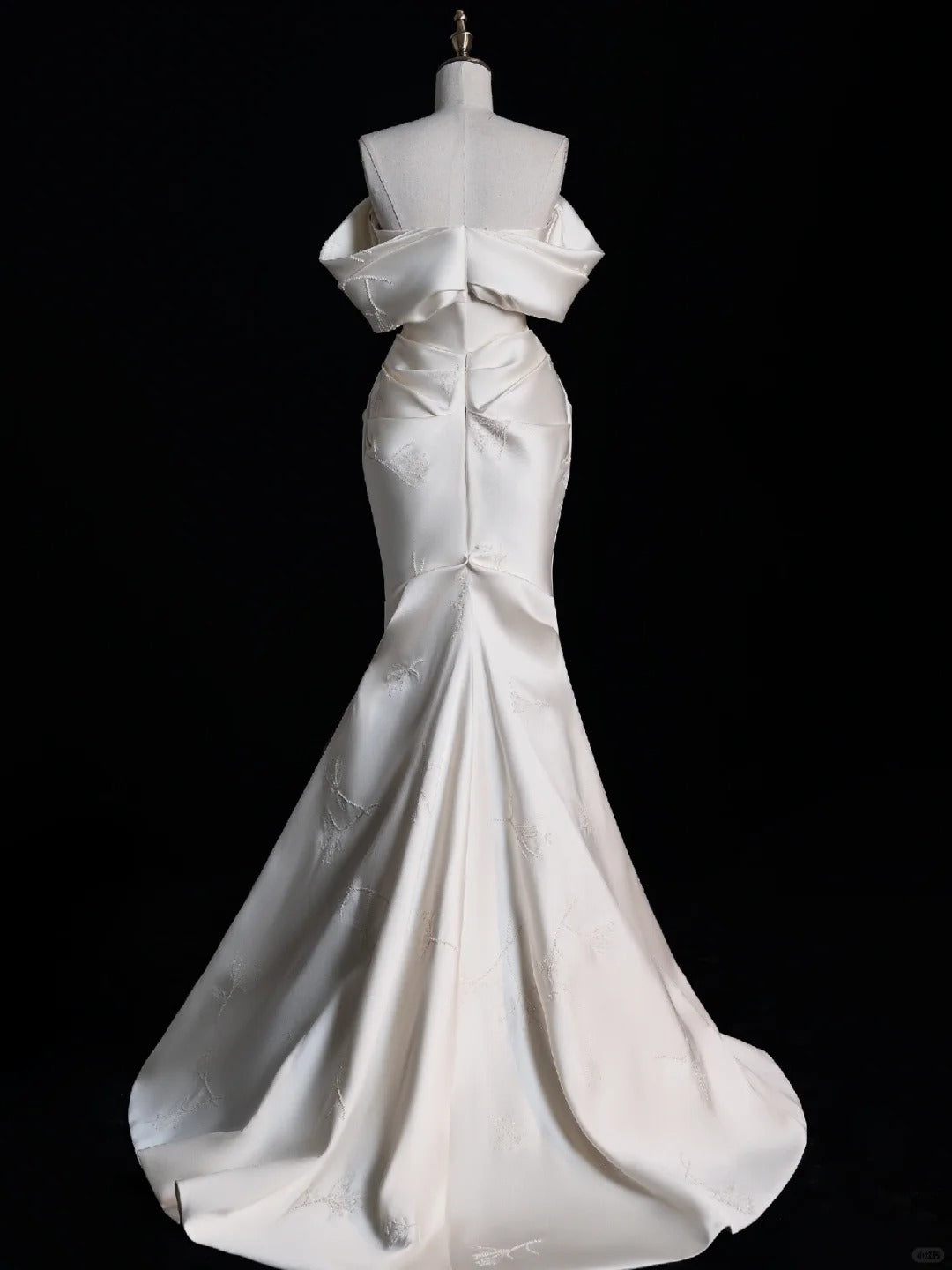 White Gorgeous Exquisite Beaded Long Satin Floor Length Mermaid Slim Ball Gown Evening Gown Wedding Dress nv4124