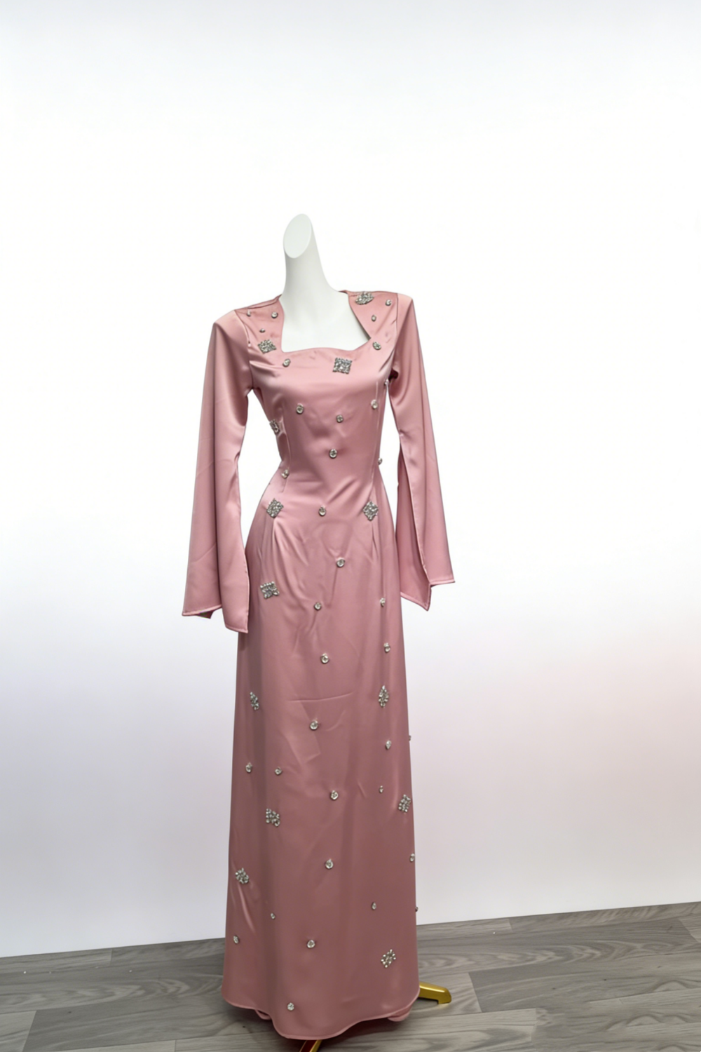 Robe longue en satin et cristaux à manches évasées - Robe élégante cintrée à col carré NV6796