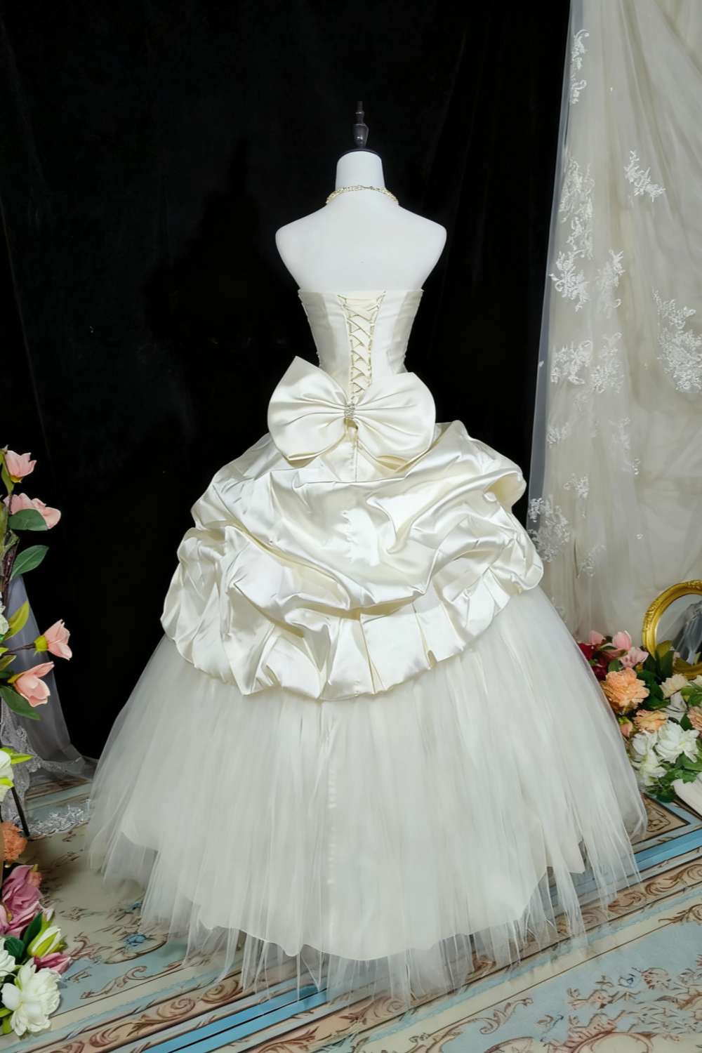 NiceVestidos-_Vintage Cream Satin Rhinestone-Embellished Big Bow Tiered Tulle Court Style Wedding Gown NV5914