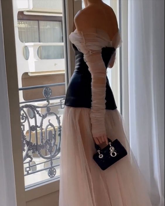Rosa schulterfreies Tüll modische und elegante Nähte einzigartige Form langes Ballkleid Partykleid Abendkleid nv2511