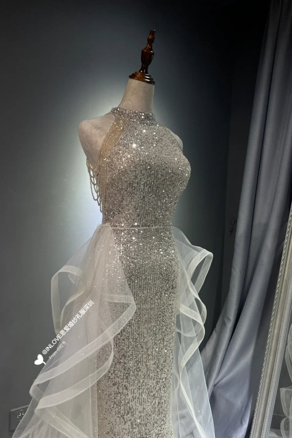 Robe de bal longue en tulle brillant NV6628