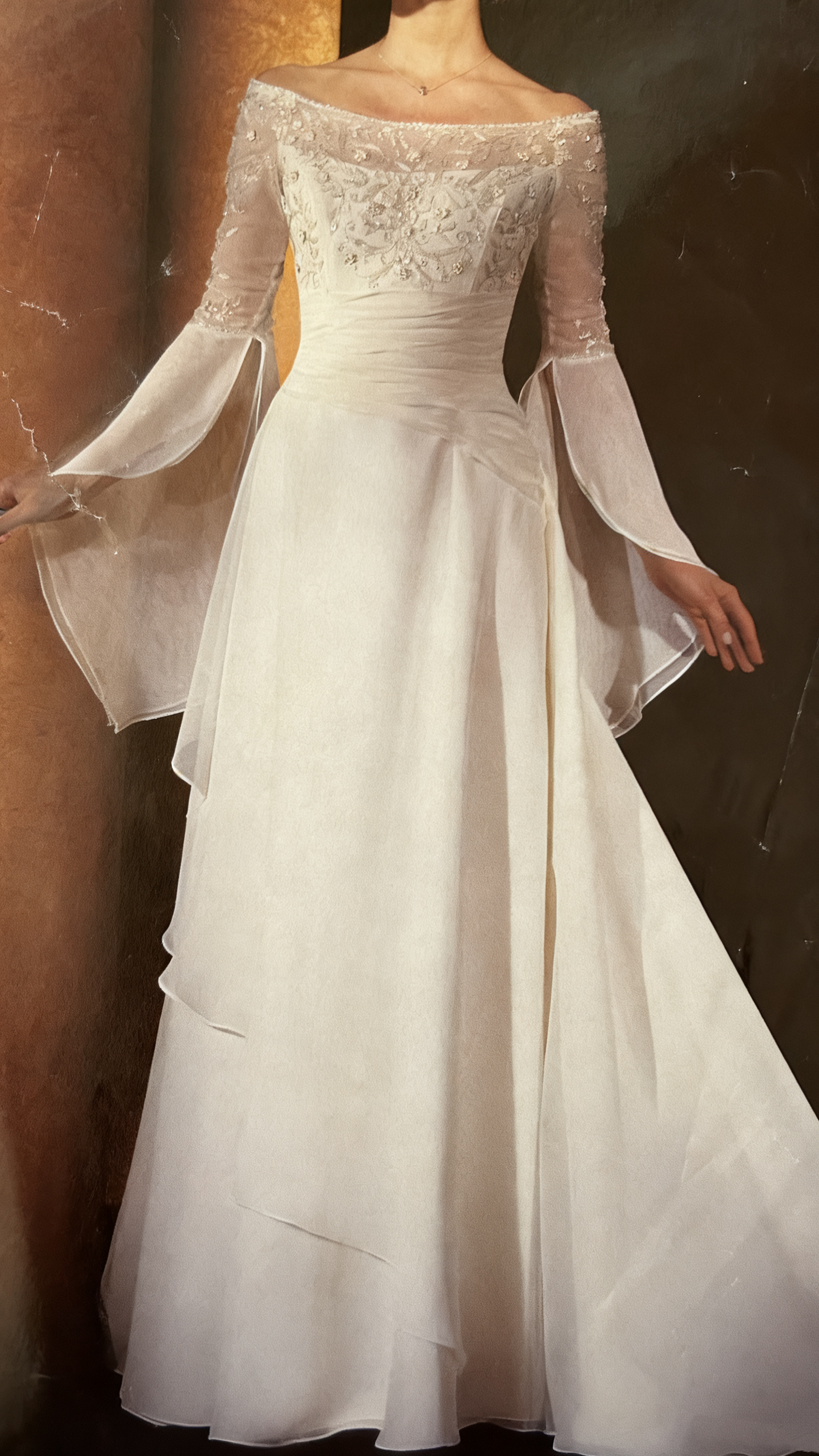 NiceVestidos - Robe longue blanche en mousseline délicate à manches longues et perles NV5997