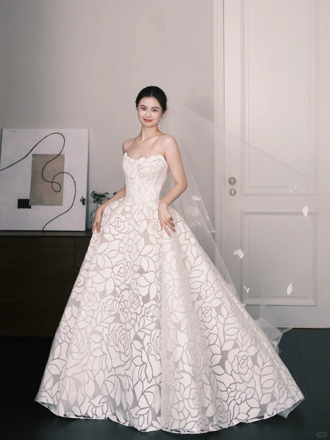 Strapless Scallop Rose Print Ballgown Wedding Dress with Train NV7371