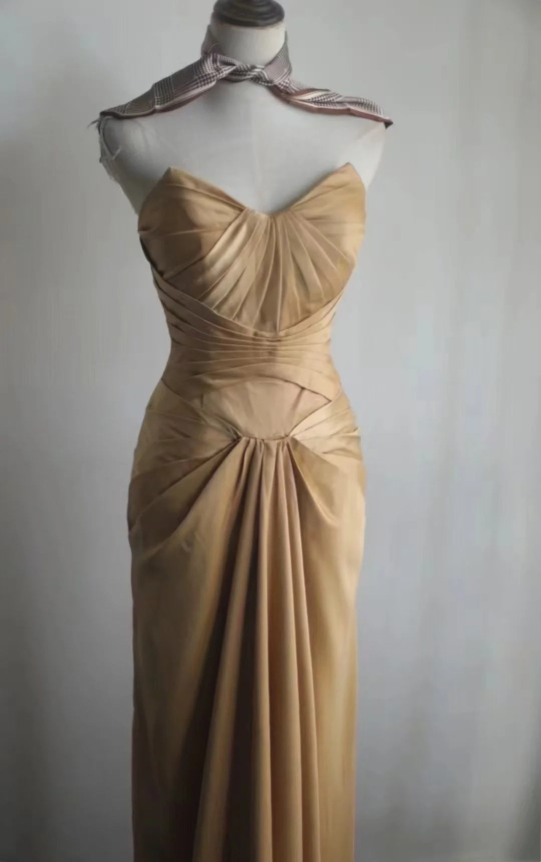 Robe longue de soirée rétro en satin NV6586