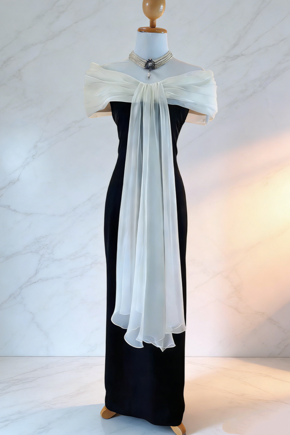 Robe mini beige à pois et fines bretelles - Col carré et nœud dans le dos - Idéale pour une soirée, un rendez-vous ou une soirée légère NV6810