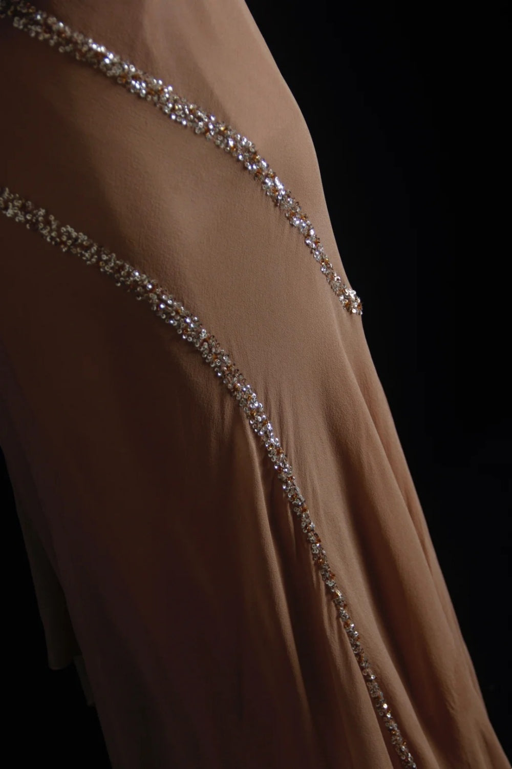 NiceVestidos - Élégante robe de soirée couleur chair ornée de sequins NV5787