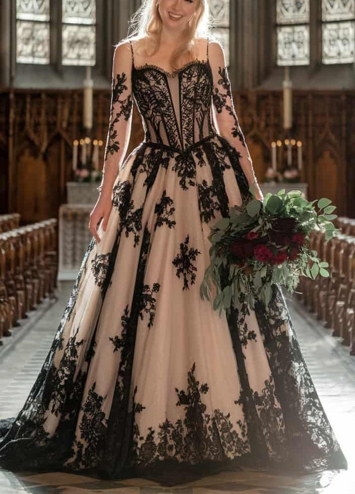 Robe de mariée de style gothique, style cour, en dentelle champagne et noire, avec traîne et caraco - Robe haut de gamme pour cérémonie religieuse NV6339