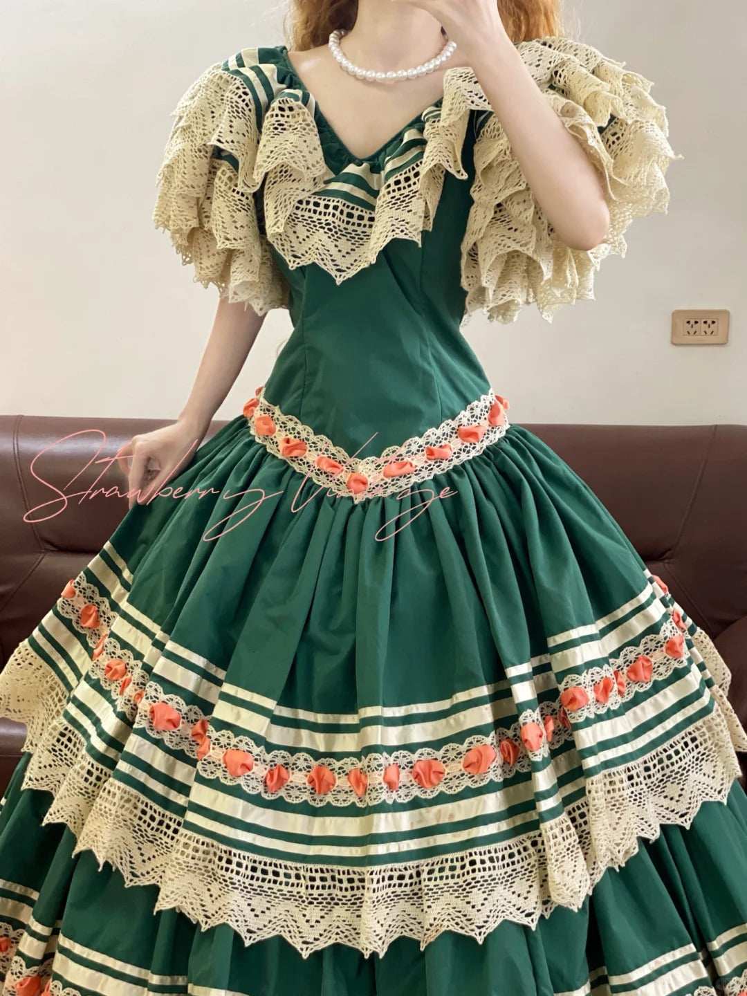 Green unique and beautiful Spanish vintage long ball gown princess. nv5081