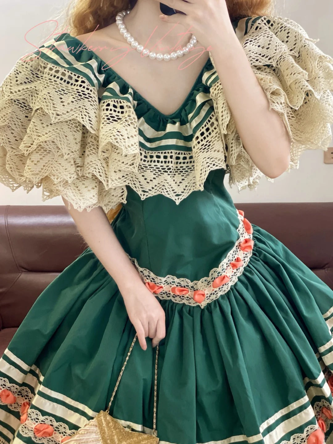 Green unique and beautiful Spanish vintage long ball gown princess. nv5081