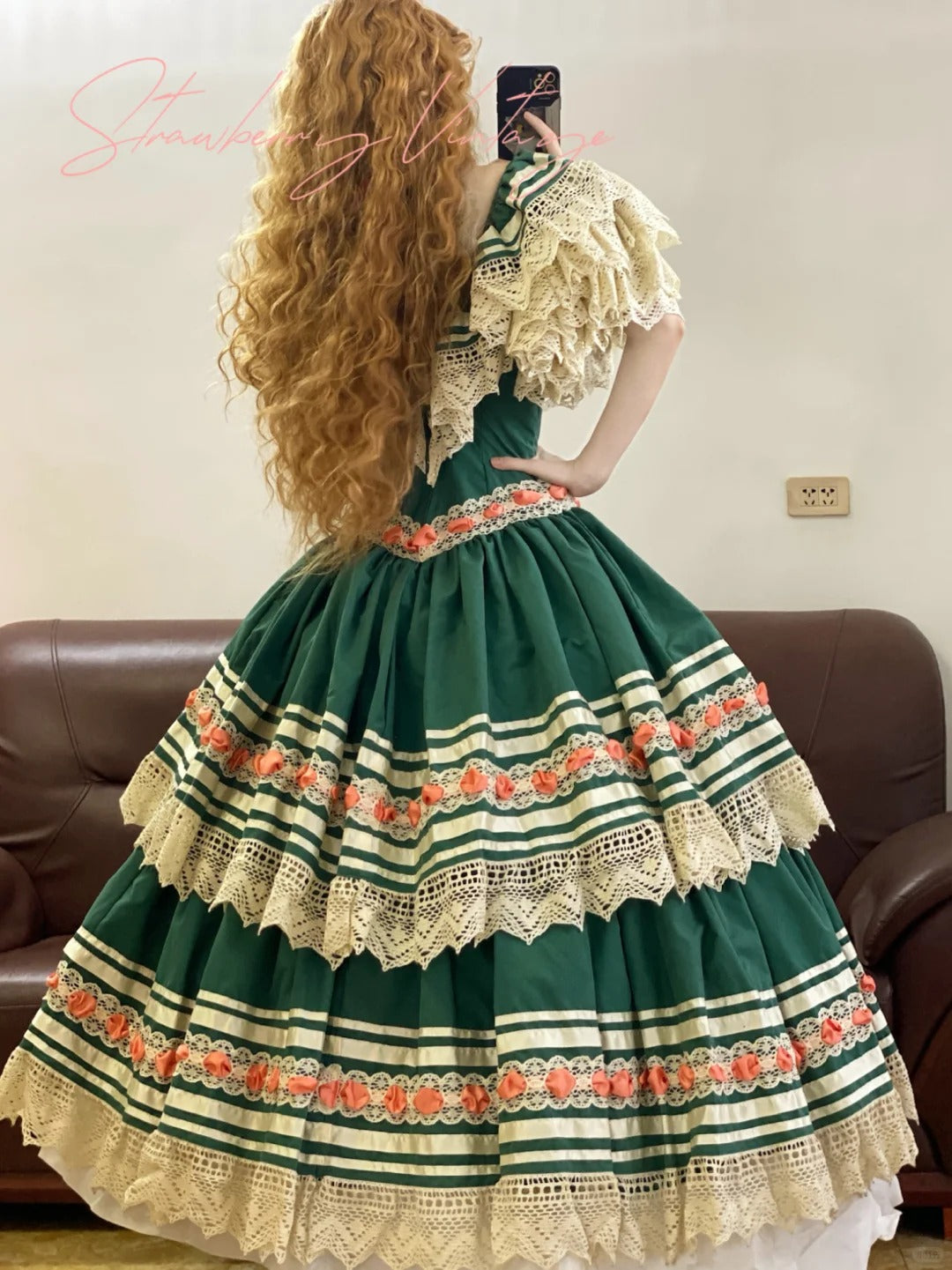 Green unique and beautiful Spanish vintage long ball gown princess. nv5081