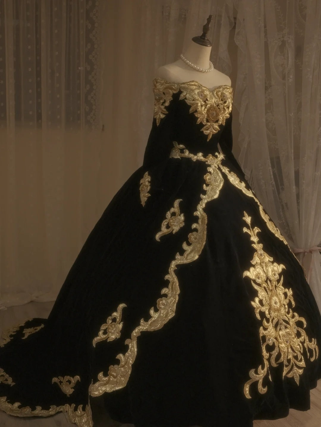 NiceVestidos--Vintage Dress, Golden, Superb, Top-Grade, Gorgeous, Hand-Embroidered, Heavily Beaded Dress, Romantic Fantasy, Baroque Period, Magnificent Wedding Dress, Ball Gown NV5854