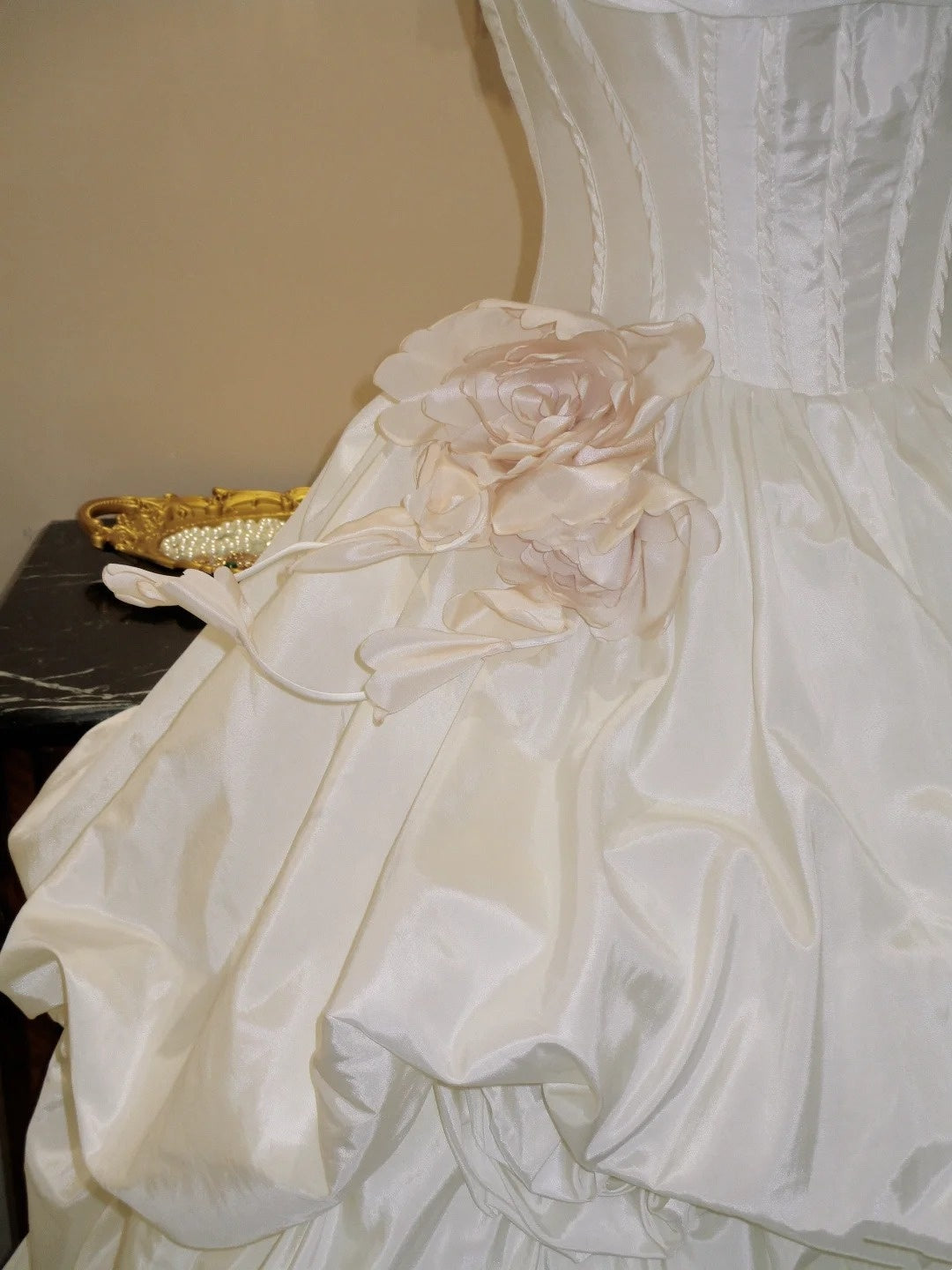 Robe de bal bustier en satin blanc ornée de fleurs, style vintage NV6552