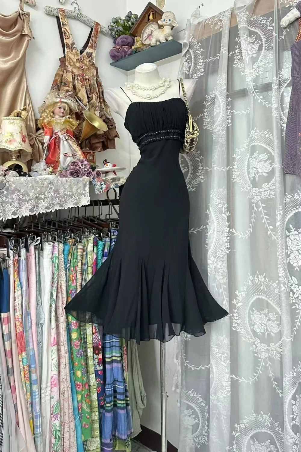 Robe noire courte vintage à col halter et volants multicouches, coupe ajustée, NV6833