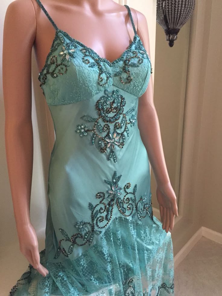 Turquoise Vintage Exquisite Beaded Lace Spaghetti Strap Long Prom Gown Evening Dress Party Dress nv3540