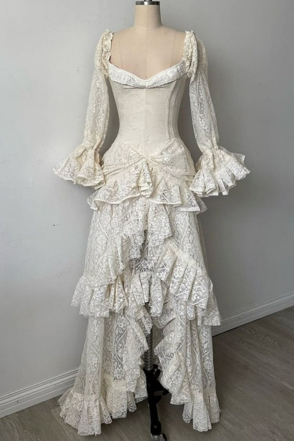 NiceVestidos-_long sleeves prom Long, exquisite lace ball gown NV6030