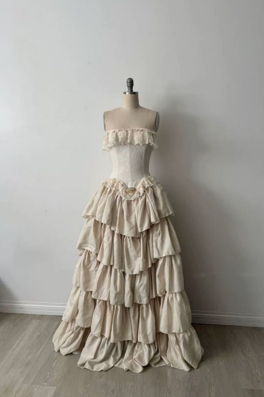 NiceVestidos-_Long, delicate lace layered dress NV6032