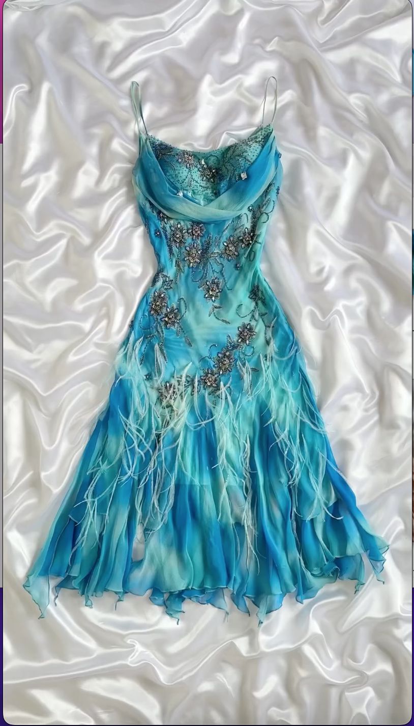 NiceVestidos - Robe de soirée courte et unique, dégradé bleu clair, motif floral délicat et perlé, nv5471