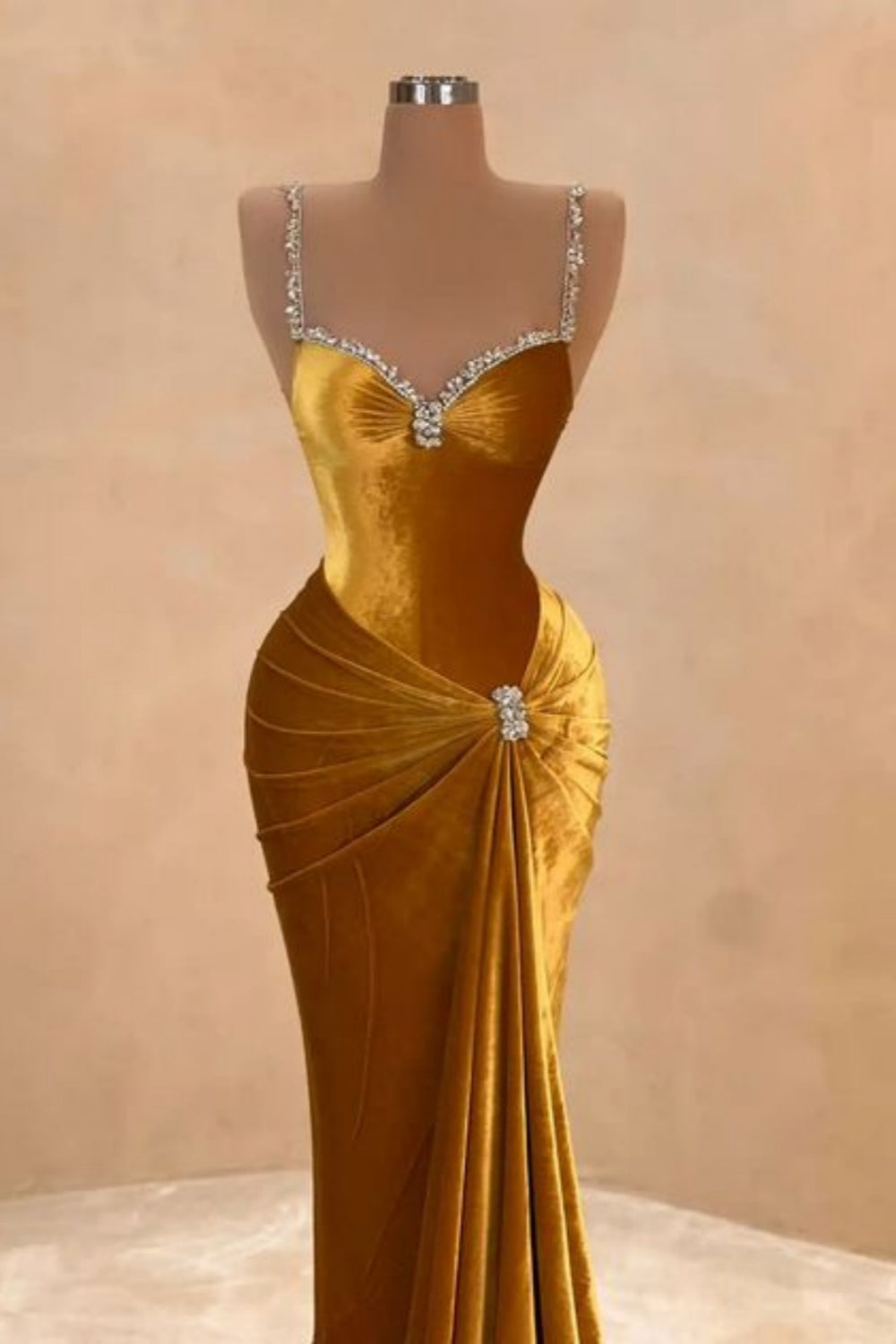 Robe sirène longue sans manches en velours doré ornée de perles NiceVestidos NV6182