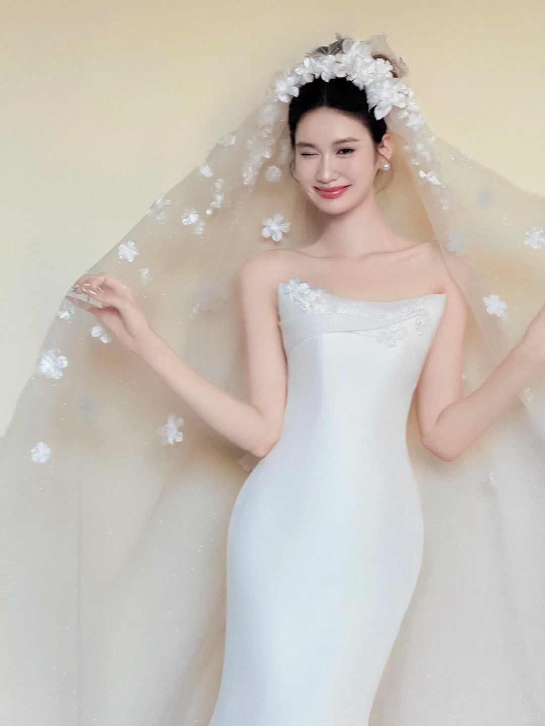 Strapless White Satin Mermaid Wedding Gown, 3D Floral Applique Bridal Dress NV7432