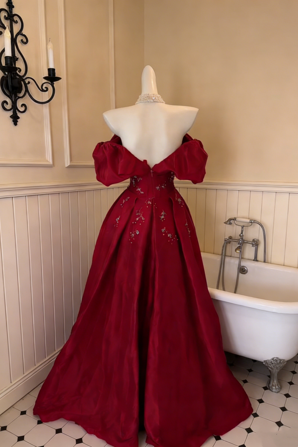 Robe de bal rétro bordeaux - Robe longue de soirée à épaules dénudées, manches bouffantes, perles et traîne florale NV6825