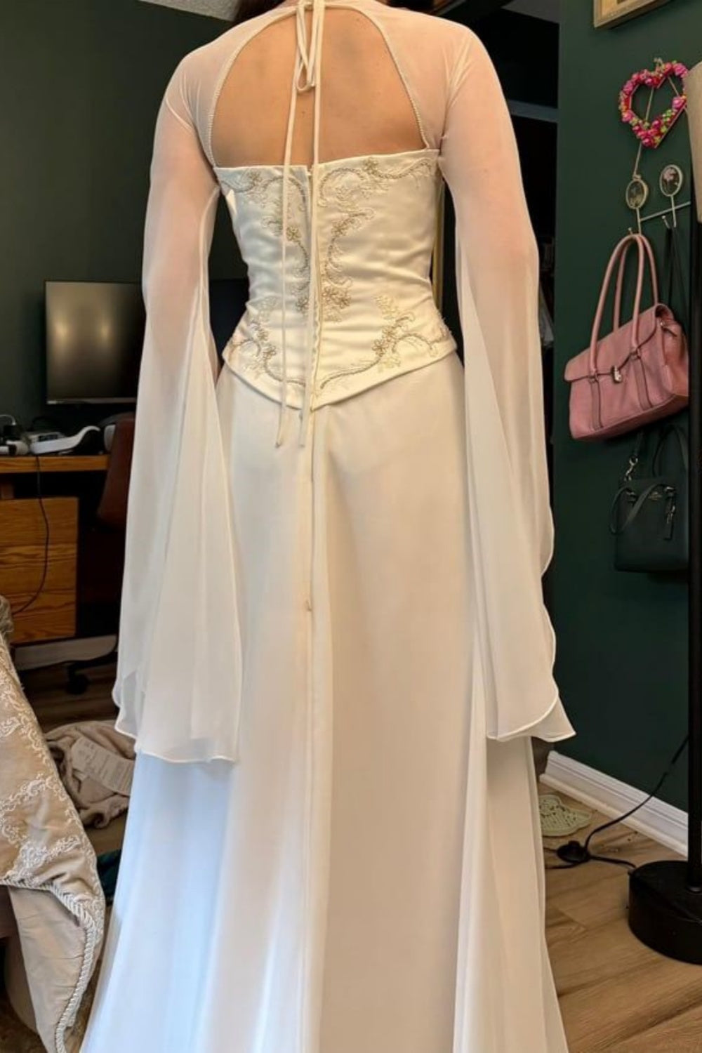 Robe dos nu élégante en satin crème brodé, style rétro - Robe de cérémonie et de réception de mariage NV6388