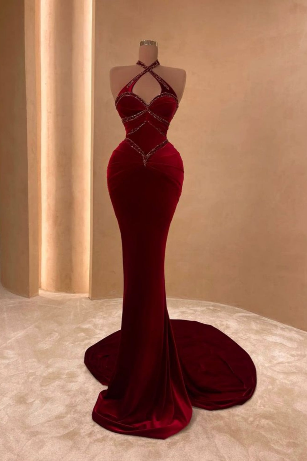 Robe de bal longue en velours bordeaux ornée de perles NiceVestidos NV6142