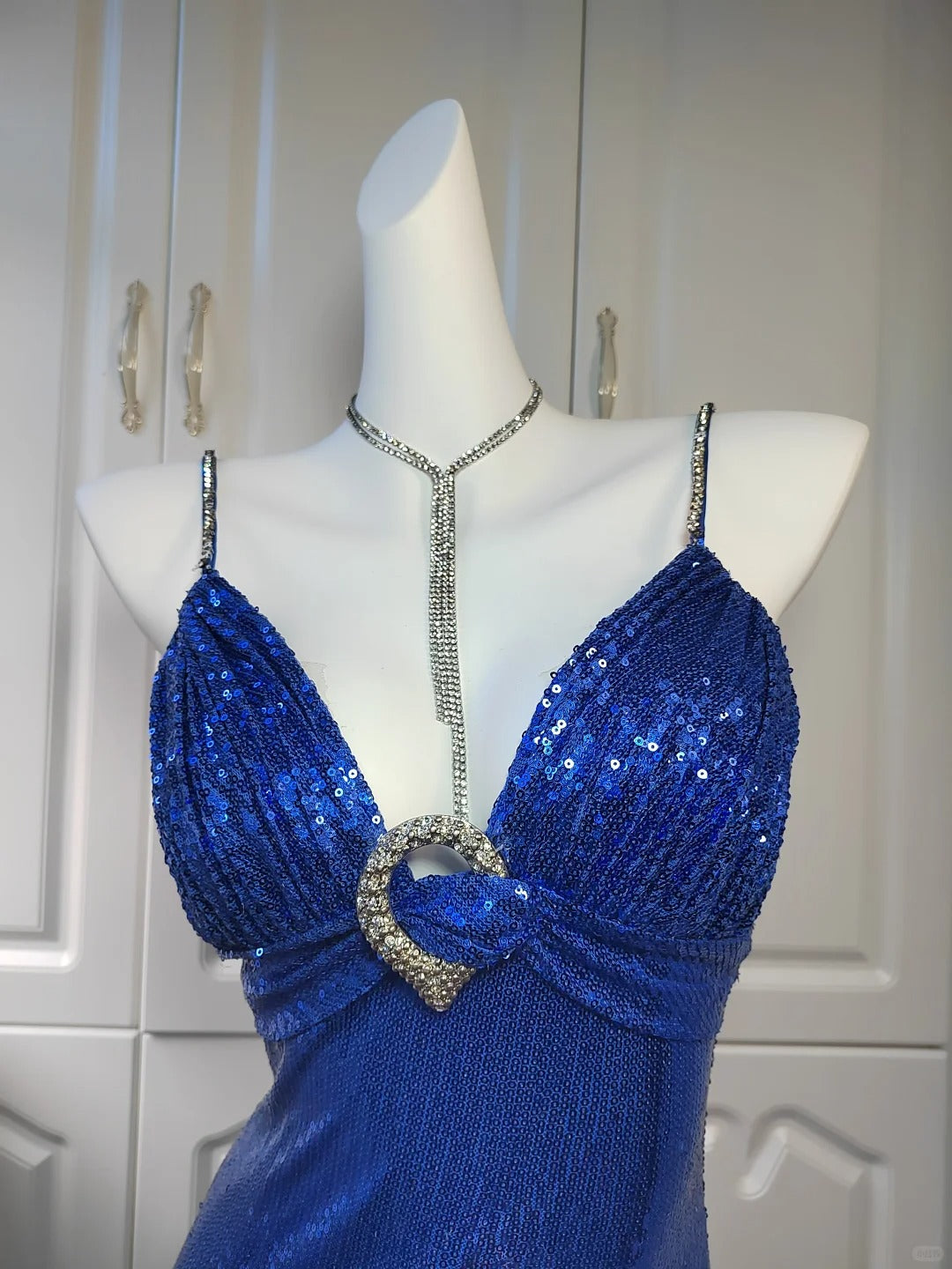 A gorgeous, sparkling, elegant blue mermaid long sequined prom dress for an evening gown nv5224