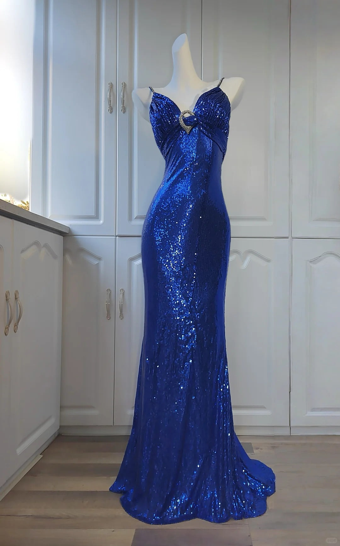 A gorgeous, sparkling, elegant blue mermaid long sequined prom dress for an evening gown nv5224