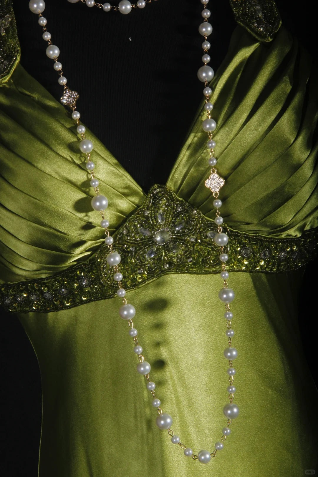 Green Vintage Elegant Exquisite Beading Long Satin Floor Length Train Ball Gown Evening Gown Party Dress nv4121