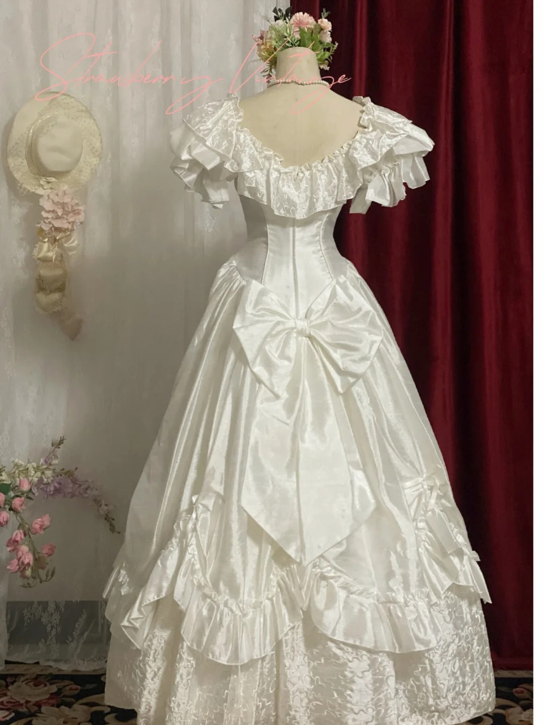 White elegant vintage wedding long ball gown princess. nv5080